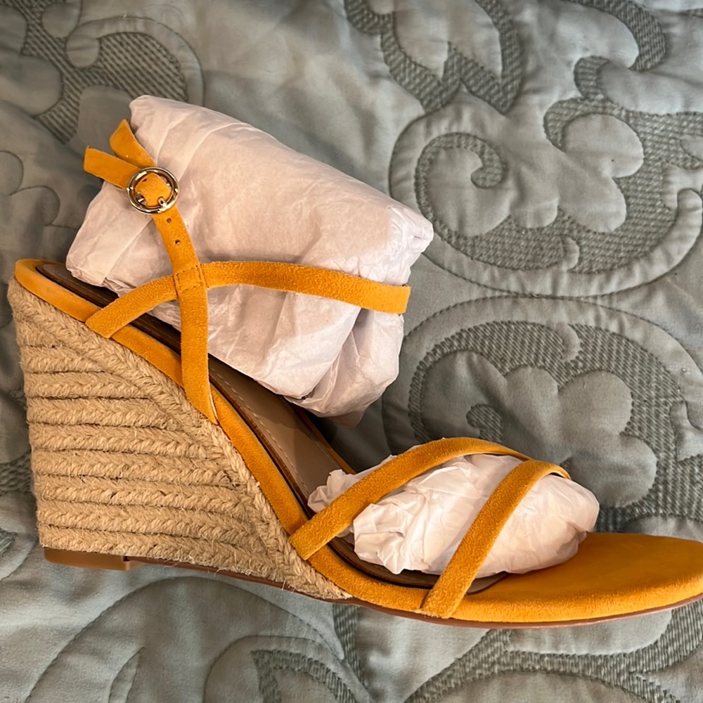 WHBM Delilah Solid Wedge